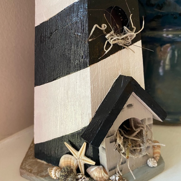 Birdhouse Handpainted. “Safe Travels” - Picture 6 of 9